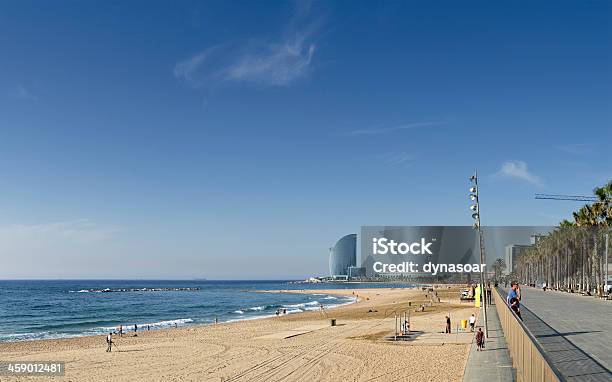 Plaży Barcelona Hiszpania - zdjęcia stockowe i więcej obrazów Architektura - Architektura, Barcelona - Hiszpania, Bezchmurne niebo