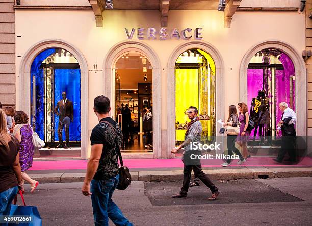 Versace Store Mailand Italien Stockfoto und mehr Bilder von Auslage - Auslage, Bekleidungsgeschäft, Beleuchtet