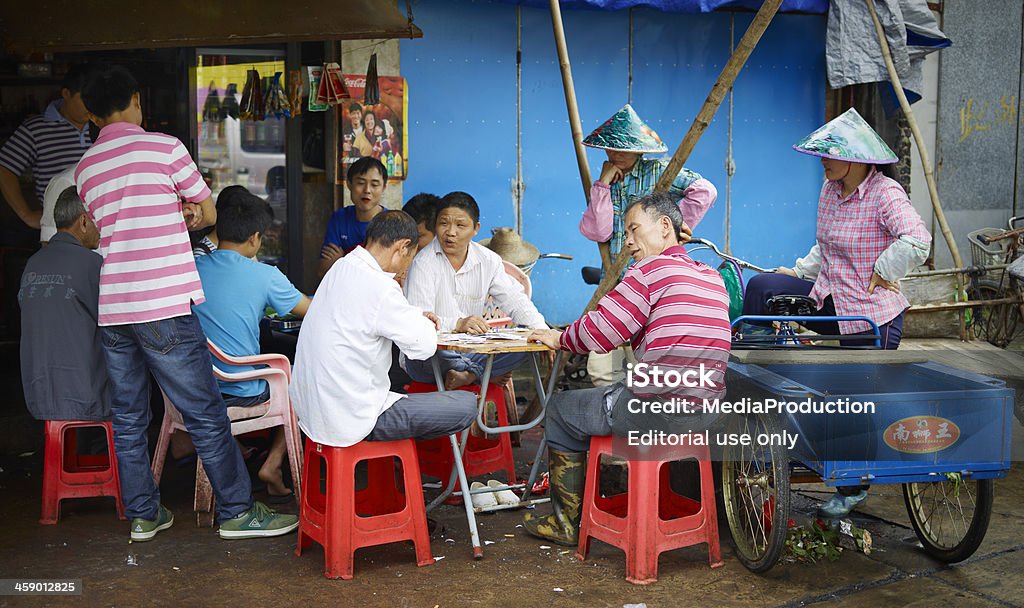 Китайский people having a break - Стоковые фото Азартные игры роялти-фри