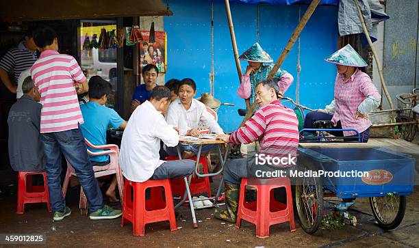 Китайский People Having A Break — стоковые фотографии и другие картинки Азартные игры - Азартные игры, Азиатская культура, Азиатского и индийского происхождения