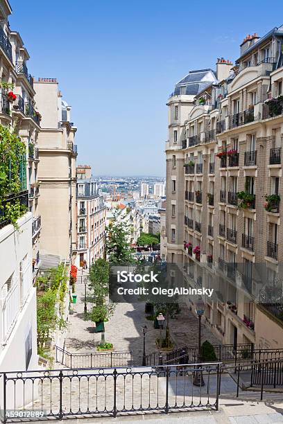 Холмах Monmartre Paris — стоковые фотографии и другие картинки Архитектура - Архитектура, Большой город, Булыжник