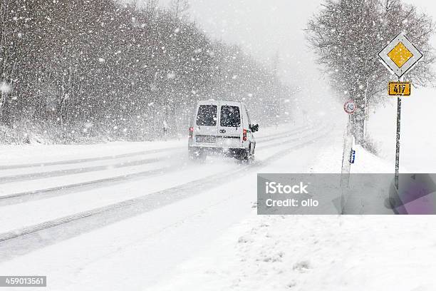 Estrada De Inverno Condições - Fotografias de stock e mais imagens de Alemanha - Alemanha, Ao Ar Livre, Carro