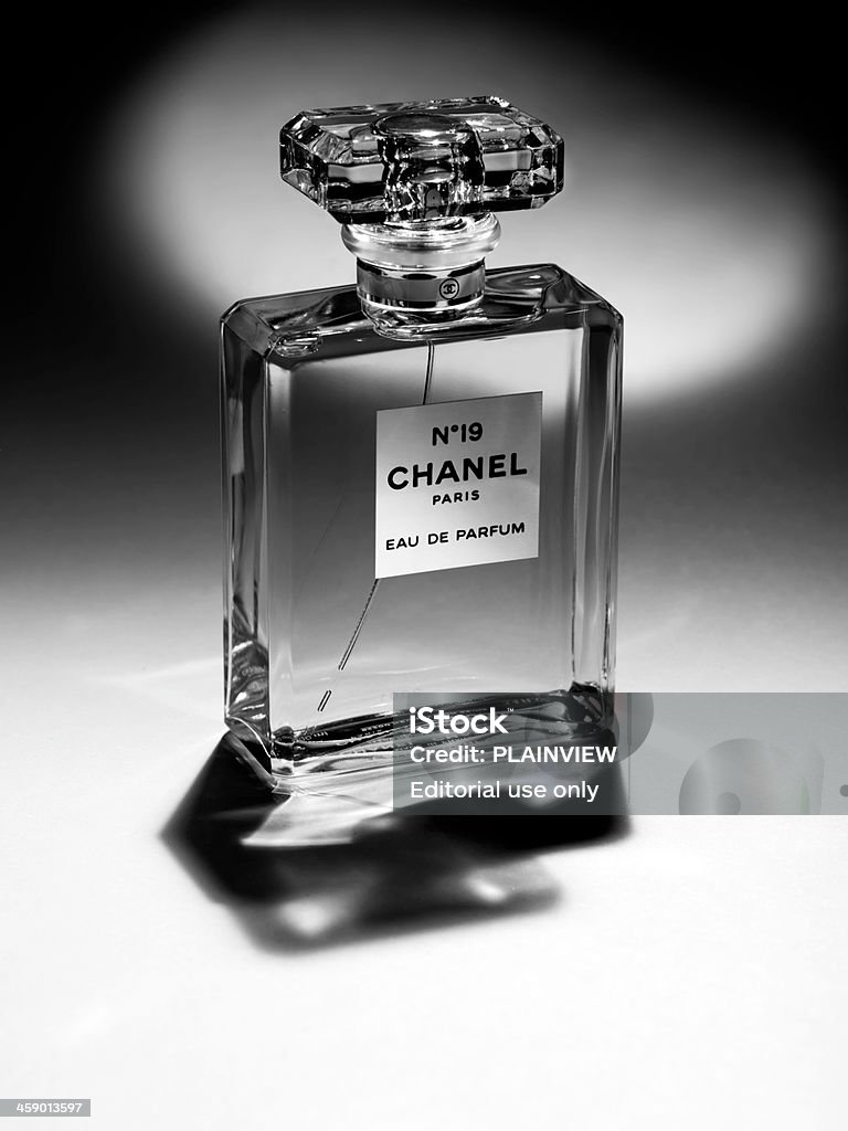 Chanel N19 Stock Photo - Download Image Now - Perfume, Bottle, Perfume  Sprayer - iStock