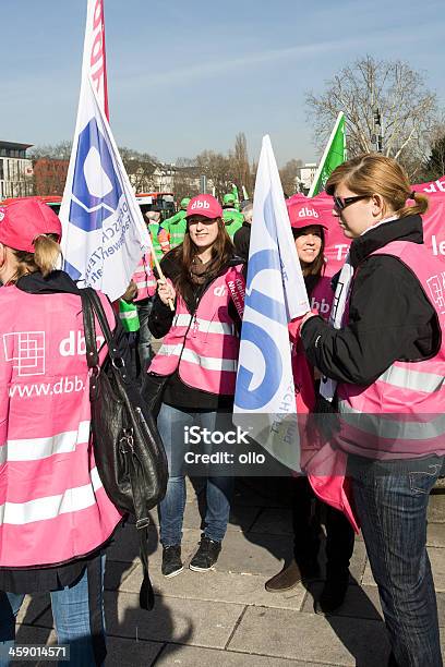 Demonstracja I Unijnych Strajk Działania W Języku Niemieckim Usług Publicznych - zdjęcia stockowe i więcej obrazów Bunt