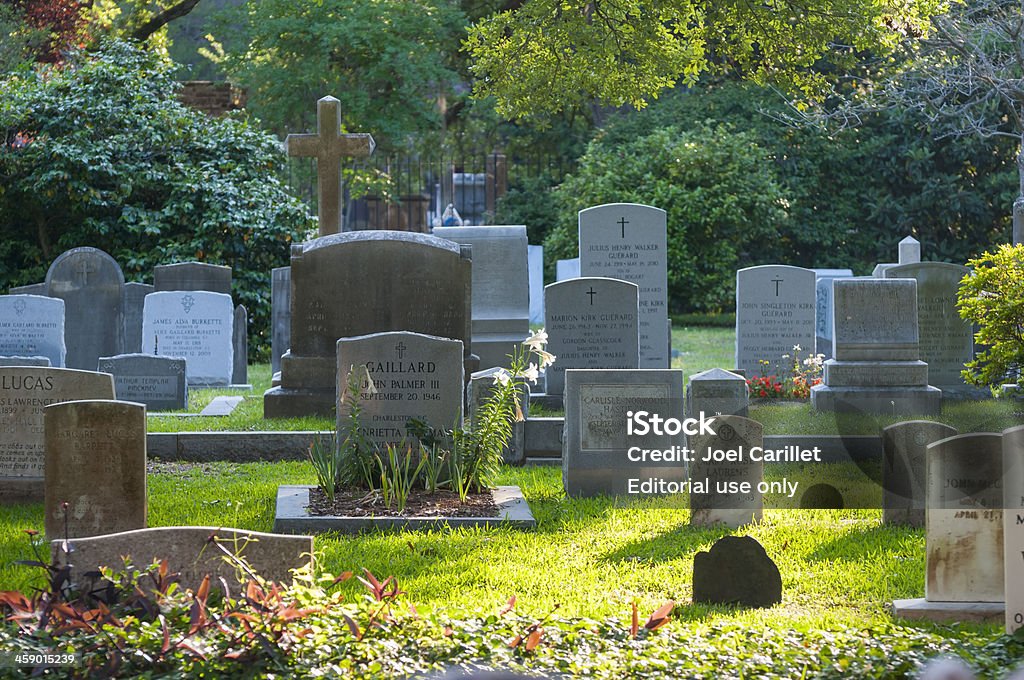 Cimitero scena tranquilla estate a Charleston, Carolina del Sud - Foto stock royalty-free di Charleston - Carolina del Sud