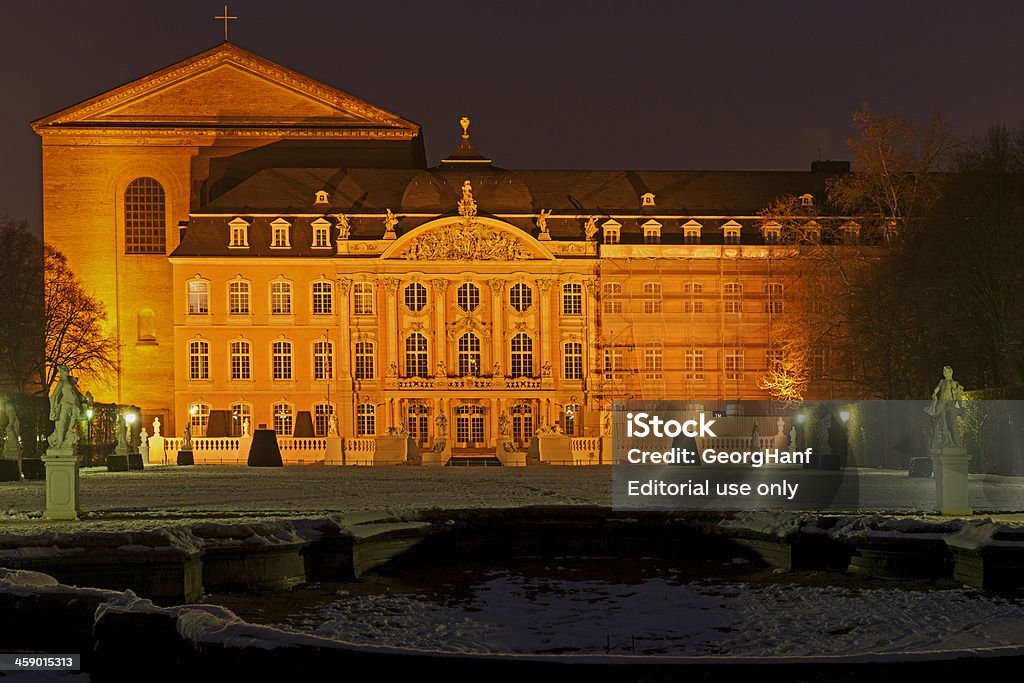 Palazzo di Trier - Foto stock royalty-free di Ambientazione tranquilla