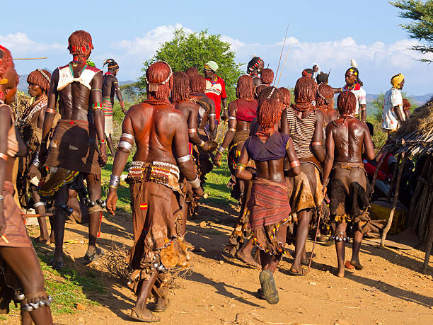 ハーメルダンス - dancing africa ethiopian culture ethiopia ストックフォトと画像