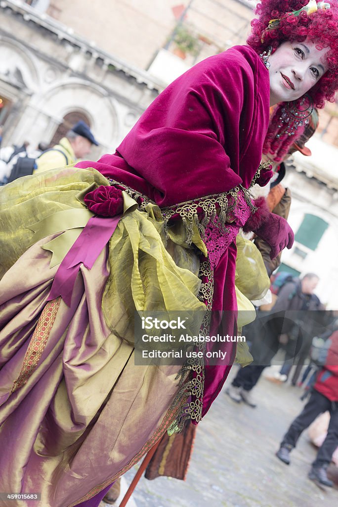 보라색 색시한 여자 2013 사육제 베니스, 이탈리아 - 로열티 프리 Performing Arts Event 스톡 사진