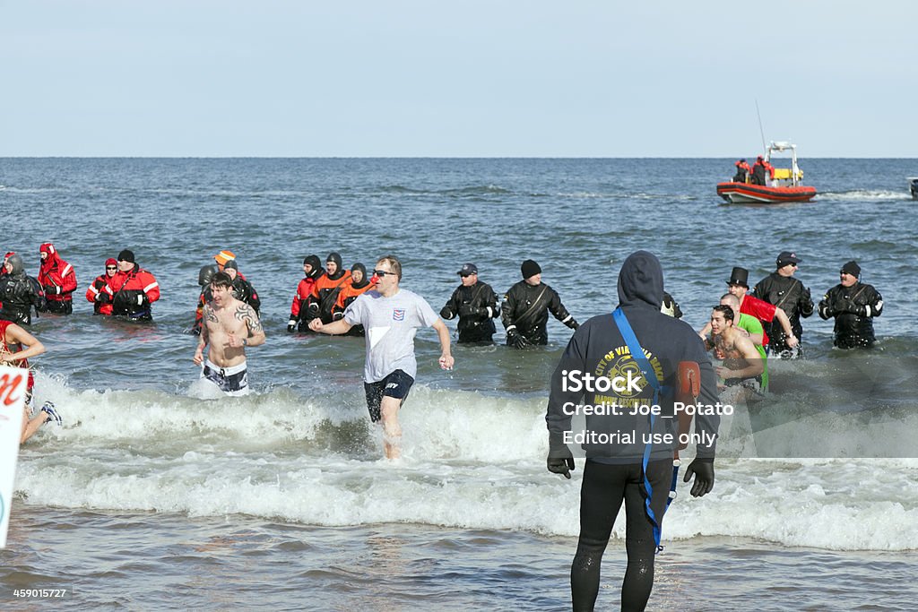 극지 플룽게 - 로열티 프리 Polar Bear Plunge 스톡 사진