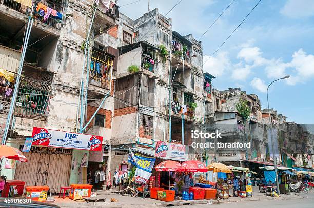 Foto de Cena De Rua Em Phnom Penh Camboja e mais fotos de stock de Apartamento - Apartamento, Arquitetura, Brilhante - Luminosidade