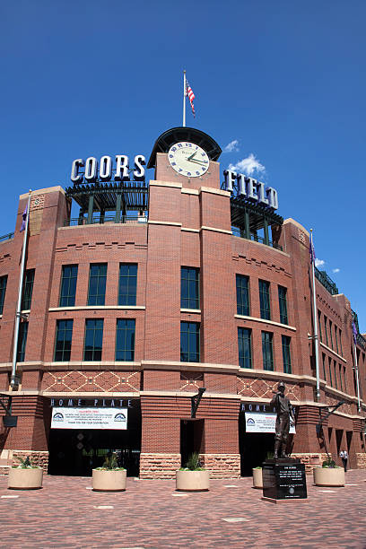 coors field stadium em denver, colorado, vertical - coors field - fotografias e filmes do acervo