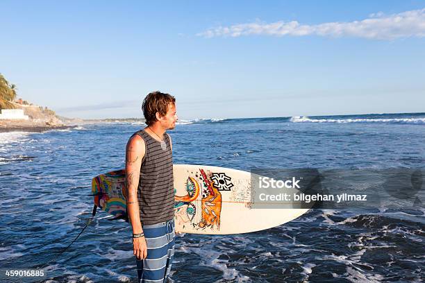 Surf Uomo - Fotografie stock e altre immagini di Adulto - Adulto, Ambientazione esterna, America Centrale