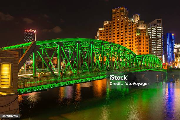 Shanghai Waibadu Ponte Illuminato Di Notte Cina - Fotografie stock e altre immagini di Acciaio - Acciaio, Albergo, Ambientazione esterna