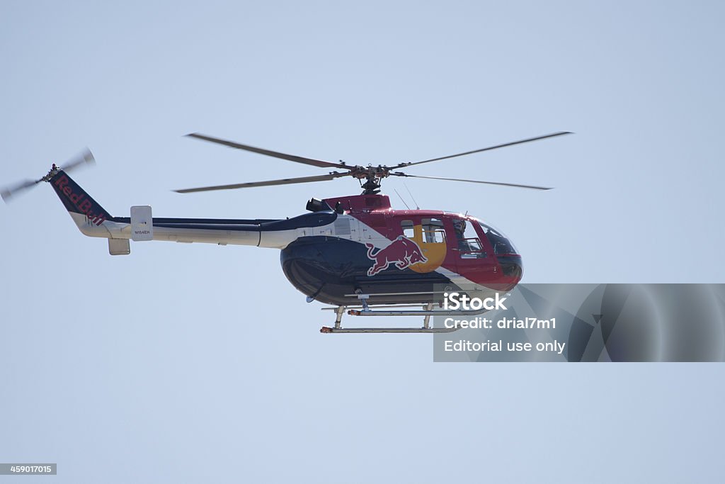 Red Bull elicottero Vista laterale - Foto stock royalty-free di Affari
