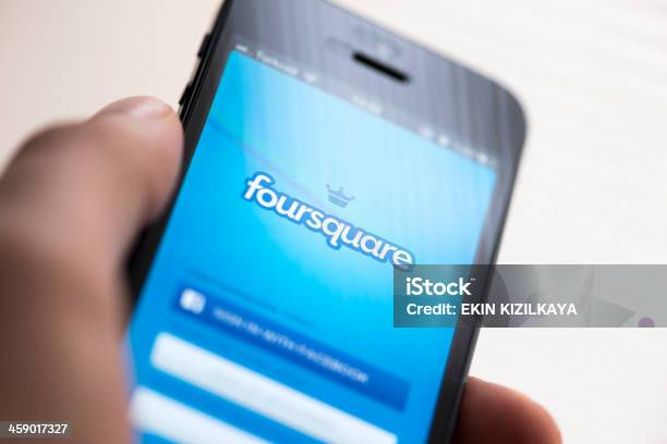 Foursquare App Per Iphone 5 Di Apple - Fotografie stock e altre immagini di Accesso al sistema - Accesso al sistema, Apple Computers, Big Tech