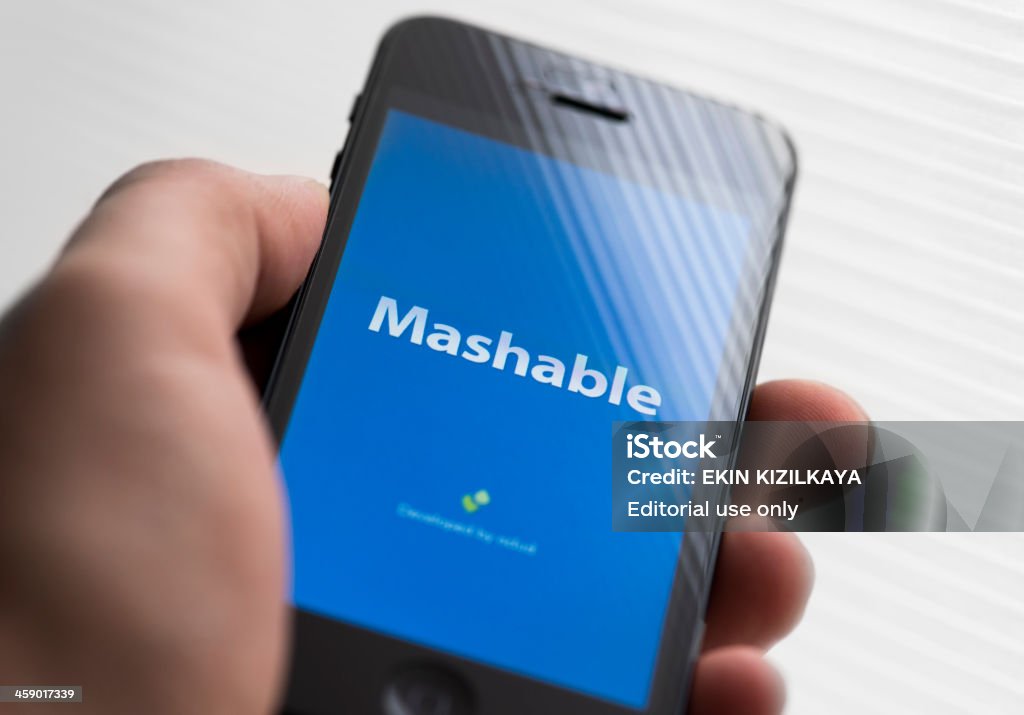 Mashable 앱을 Apple iPhone 5 - 로열티 프리 Apple Computers 스톡 사진