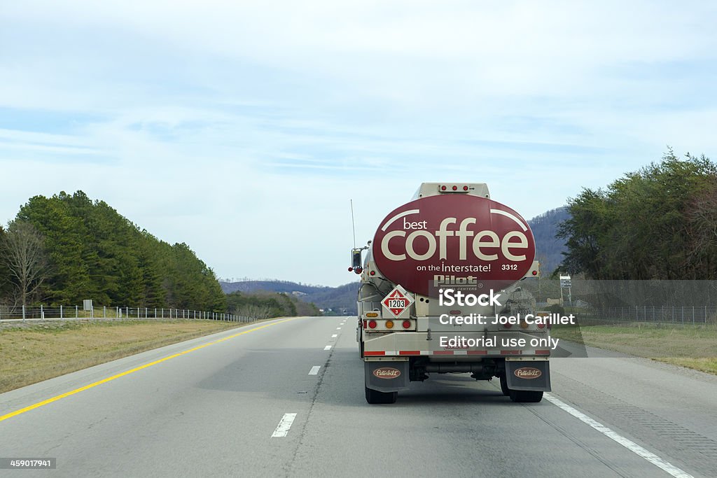 Une publicité et Camion-citerne - Photo de Café - Boisson libre de droits