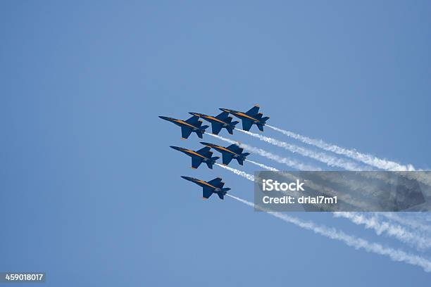 Formação De Diamante - Fotografias de stock e mais imagens de Blue Angels - Blue Angels, Amarelo, Avião