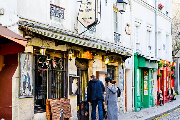 la taverne de montmartre, paris, france - restaurant editorial entrance menu photos et images de collection