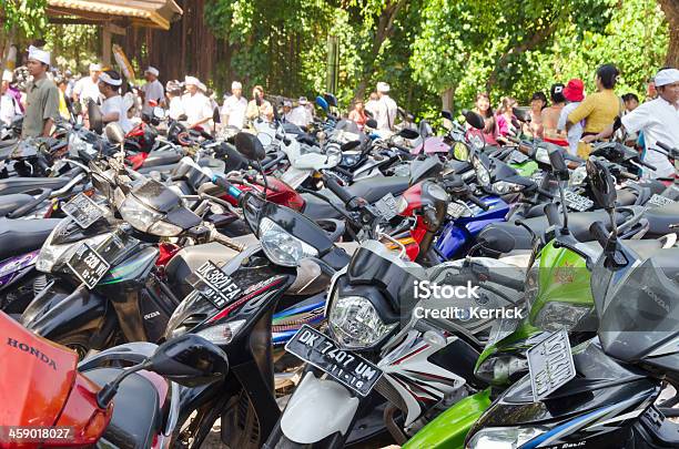 Типичные Мопедов В Бали Индонезия — стоковые фотографии и другие картинки Honda - Honda, Автомобиль, Автостоянка