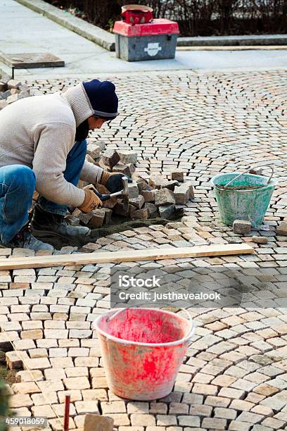 Reparing 歩道 - イタリアのストックフォトや画像を多数ご用意 - イタリア, エディトリアル, バケツ