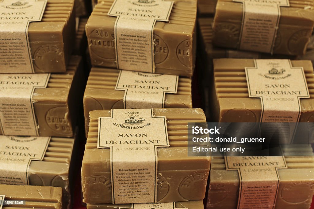 Savon de Marseille Savon sur français marché en plein Air - Photo de Bazar libre de droits