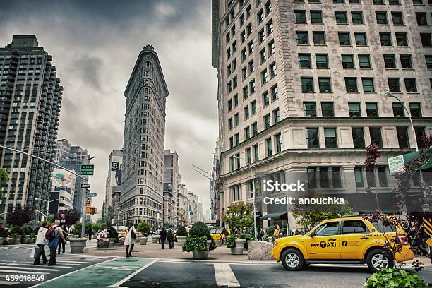 フラットアイアンビルフィフスアベニューニューヨーク - ニューヨーク市のストックフォトや画像を多数ご用意 - ニューヨーク市, 五番街, かすみ