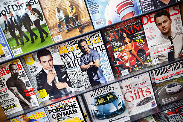 pile de magazines # 5 xxxl - magazine rack news stand day usa photos et images de collection