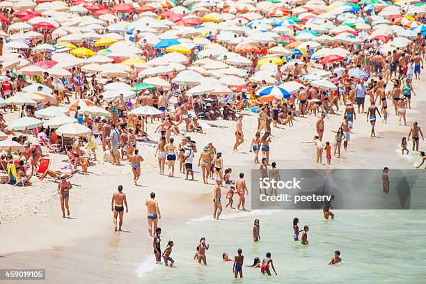 Rio Beach Stockfoto und mehr Bilder von Beengt - Beengt, Bezirk Ipanema, Brandung