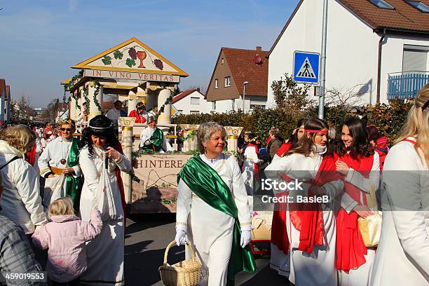 Sfilata Di Carnevale Strade - Fotografie stock e altre immagini di Baden-Württemberg - Baden-Württemberg, Camminare, Cappello da giullare