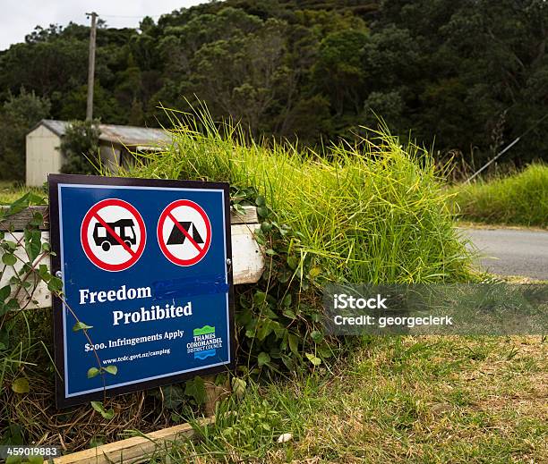 Señal De Prohibido Modificado La Libertad Foto de stock y más banco de imágenes de Camping - Camping, Libertad, Nueva Zelanda