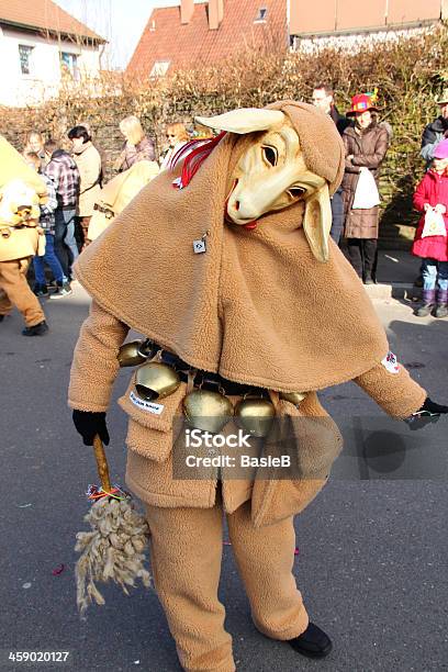 Sfilata Di Carnevale Strade - Fotografie stock e altre immagini di Baden-Württemberg - Baden-Württemberg, Camminare, Campana