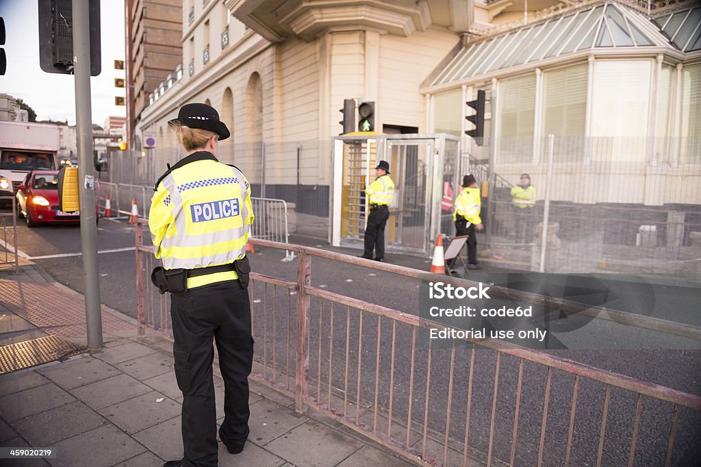 Agentes da polícia está protegendo Liberais Democratas conferência em Brighton, Reino Unido - Foto de stock de Força Policial royalty-free