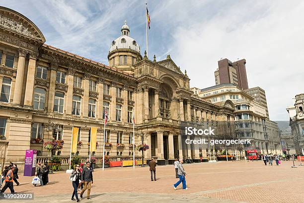 Foto de Pessoas Em Victoria Square Birmingham e mais fotos de stock de Andar - Andar, Arquitetura, Birmingham - West Midlands