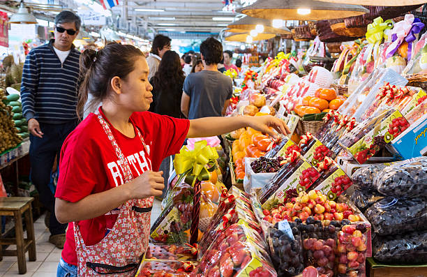 lub tor kor farmers market w bangkoku. - or tor kor market zdjęcia i obrazy z banku zdjęć