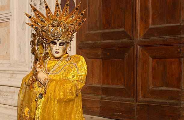 carnevale di venezia 2012 - venice italy editorial mardi gras performer foto e immagini stock
