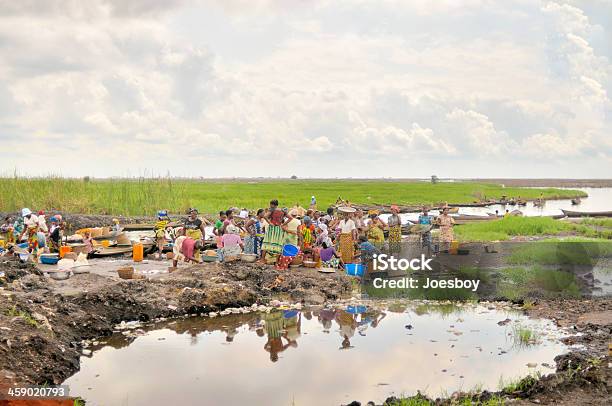 Ganvie Kobiety Oczekiwanie Na Ryby - zdjęcia stockowe i więcej obrazów Benin - Benin, Rolnictwo, Afryka