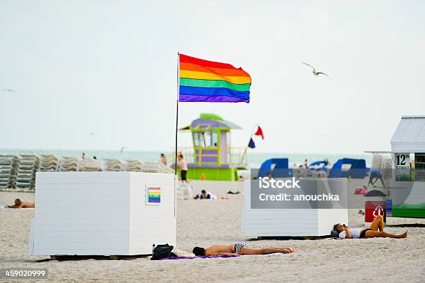Photo libre de droit de Drapeau Gay Sur La Plage Étatsunis banque d'images et plus d'images libres de droit de Droits des LGBTQI - Droits des LGBTQI, South Beach, Floride - Etats-Unis