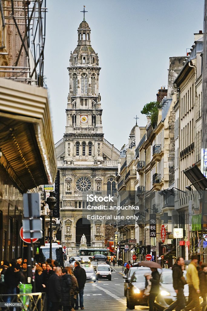 Igreja de Saint Trinité vista da rua Paris - Foto de stock de Arquitetura royalty-free