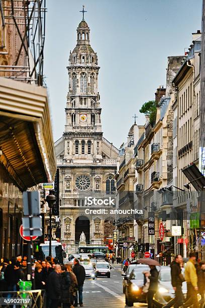 Foto de Igreja De Saint Trinité Vista Da Rua Paris e mais fotos de stock de Arquitetura - Arquitetura, Capitais internacionais, Carro