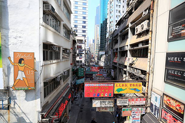 rua central de hong kong - lightbox city street street central district imagens e fotografias de stock