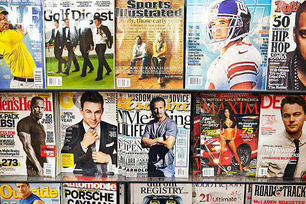 pile de magazines # 13 xl - magazine rack news stand day usa photos et images de collection