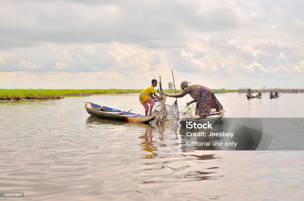 Ganvie – Mutter und Sohn Angeln - Lizenzfrei Benin Stock-Foto