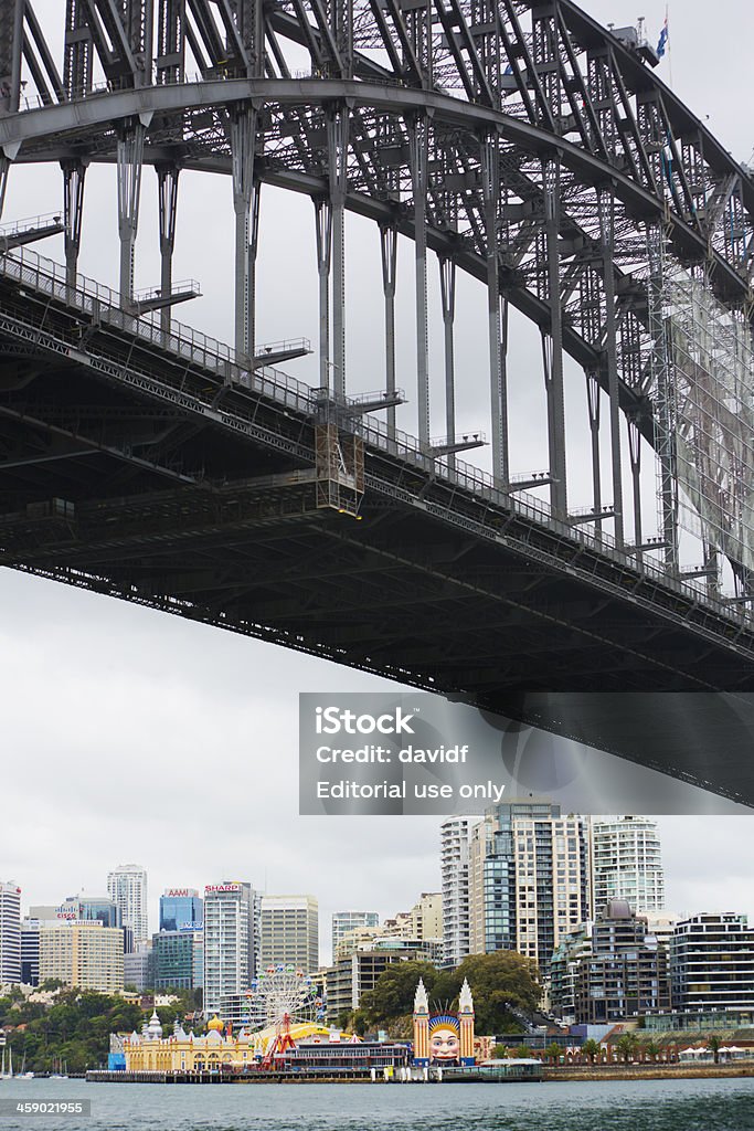 Sydney Harbour Bridge e Luna Park - Foto de stock de Arranha-céu royalty-free