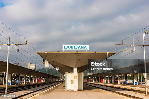 Dworzec Kolejowy W Lublanie - zdjęcia stockowe i więcej obrazów Billboard - Billboard, Dworzec, Edytorski