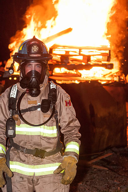 pompiere maestro di scuola - editorial maritime provinces canada night foto e immagini stock
