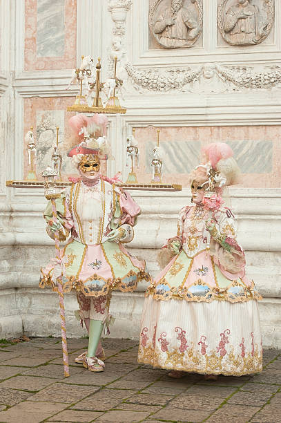 carnevale di venezia 2013 - venice italy editorial mardi gras performer foto e immagini stock