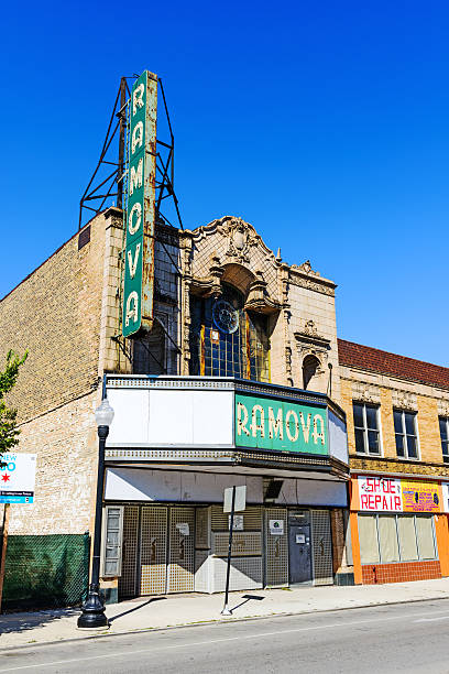 ramova película palacio de bridgeport, chicago - bridgeport chicago fotografías e imágenes de stock