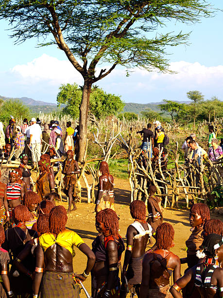 ハーメルダンス - dancing africa ethiopian culture ethiopia ストックフォトと画像