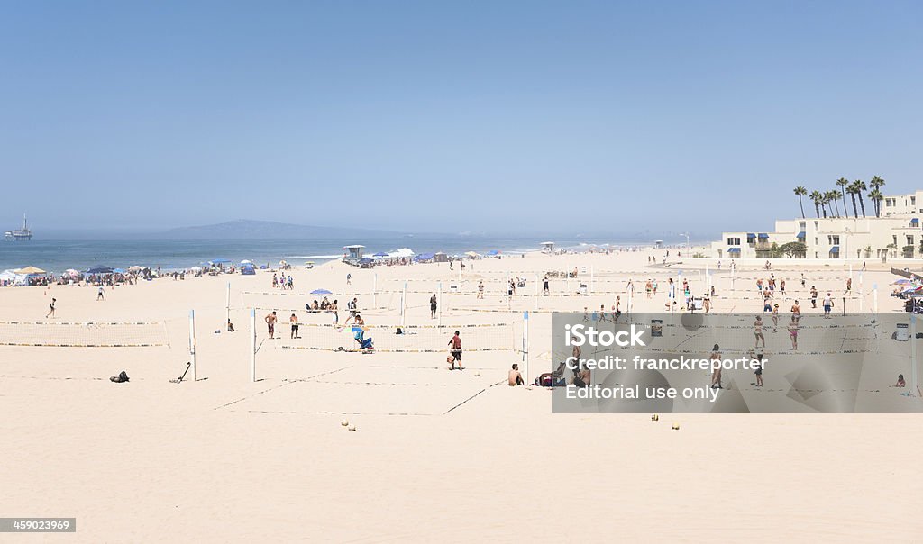 Ludzie gry w siatkówkę na Huntington Beach-Kalifornia - Zbiór zdjęć royalty-free (Siatkówka plażowa)